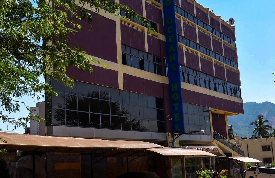 Two Oceans Hotel Voi-1